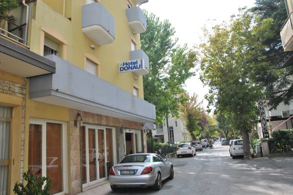 Donau Hotel Римини Екстериор снимка
